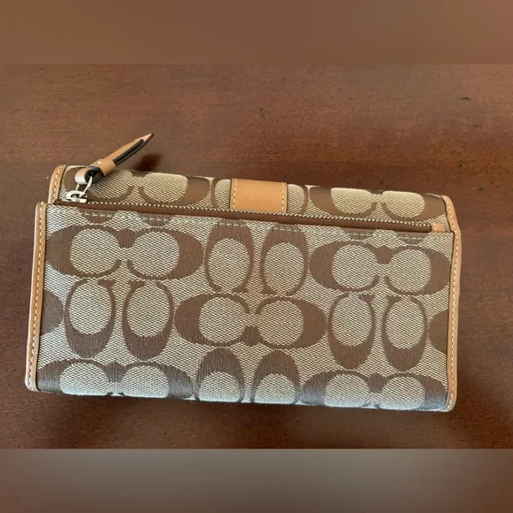 COACH Vintage Snap Closure Tri-Fold Wallet - Picture 4 of 12